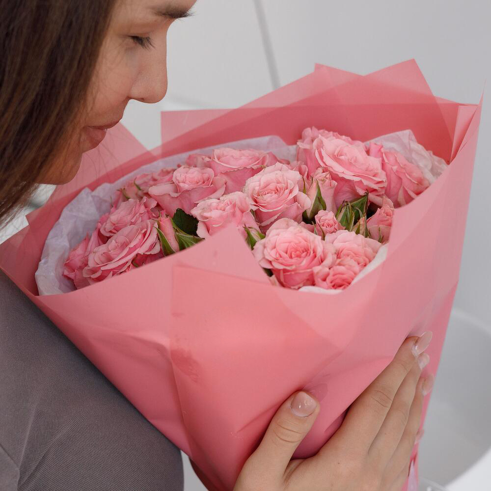 Букет из 9 розовых кустовых роз – нежность в каждом лепестке Заволжье Нижегородская область